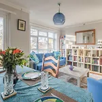 Comfortable Home In Wandsworth